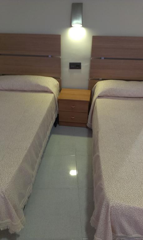 Hostal Bisbal Only Adults No Ac Валенсия Номер фото
